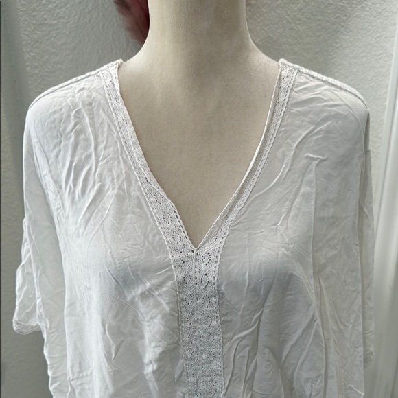 Women’s White V-Neck Poncho Cover Up One Size - Picture 3 of 7